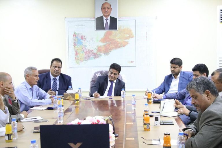 لقاء بين وزراء الحكومة اليمنية ومسؤول أممي في عدن