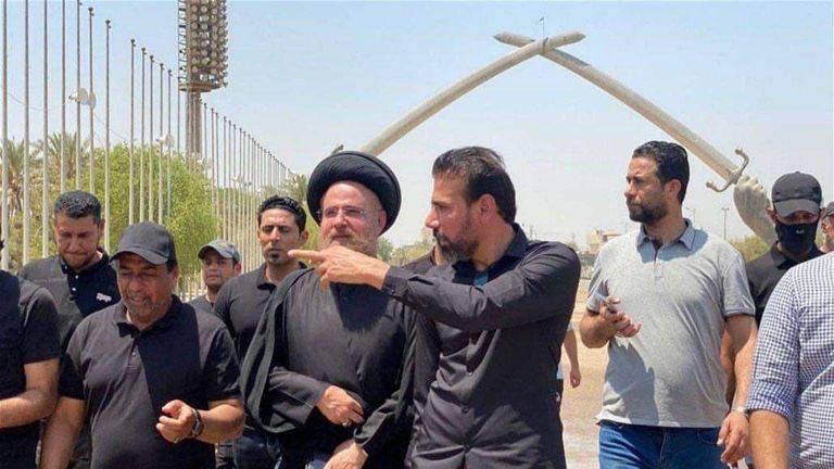 عمليات تنظيف لمدخل مجلس النواب من قبل محتجين