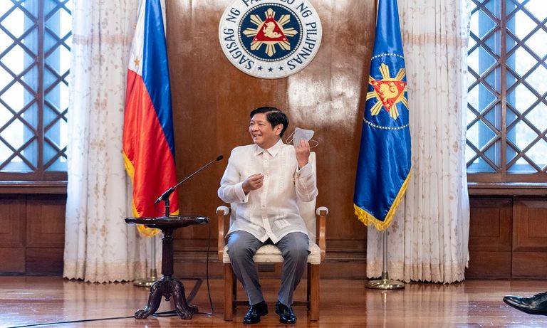 الرئيس الفلبيني يلقي التحية على بلينكن بالانحناء- الفرنسية