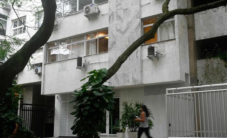 الدبلوماسي الألماني مع القتيل