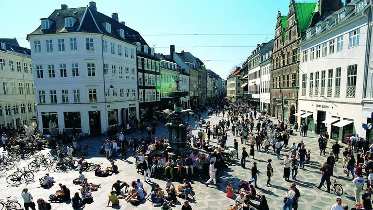  شارع "Stroget" أحد أماكن السياحة في كوبنهاغن