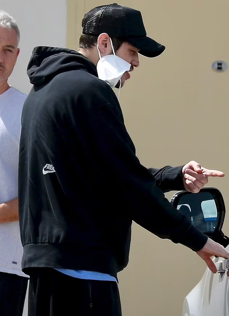 بيت ديفيدسون وكيم كارادشيان