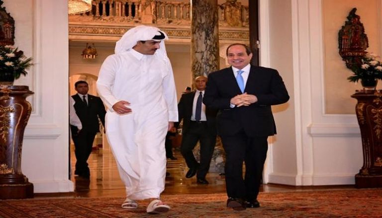 جانب من لقاء سابق بين الرئيس المصري السيسي وأمير قطر تميم بن حمد