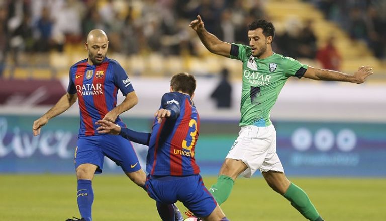 عمر السومة بقميص الأهلي ضد برشلونة عمر السومة مهاجم الأهلي السعودي