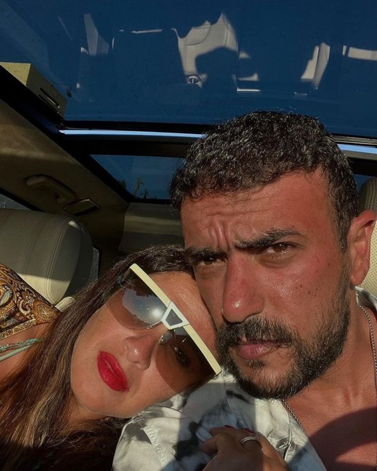 صور ياسمين عبدالعزيز تتميز بإطلالة جريئة