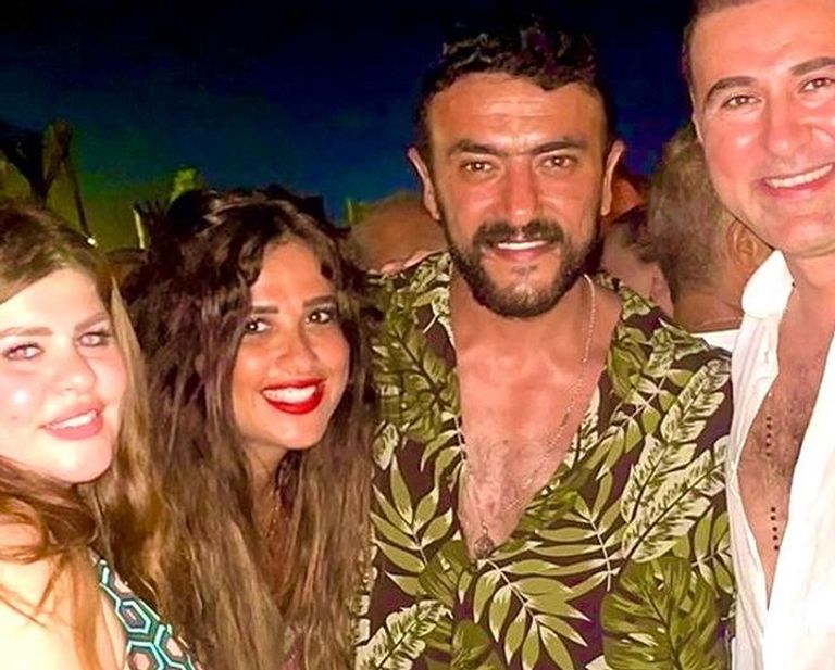 صور ياسمين عبدالعزيز تتميز بإطلالة جريئة