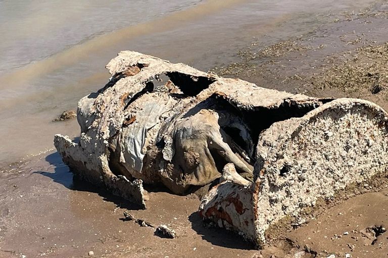 انحسار مياه بحيرة ميد كشف أسرار قاعها