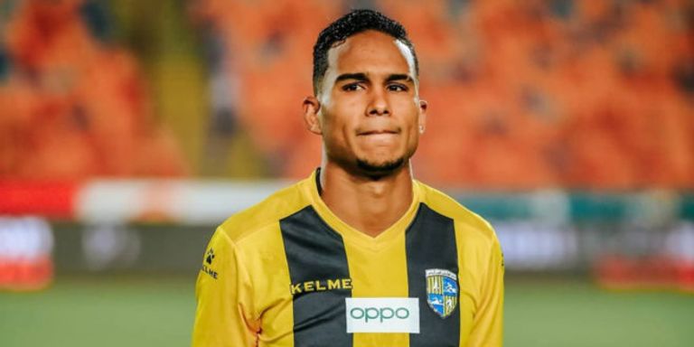 سيف الجزيري بقميص المقاولون