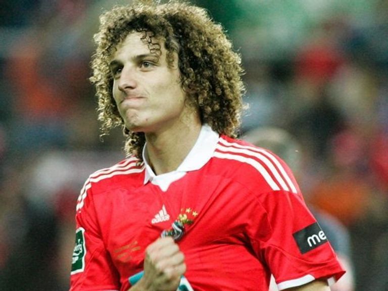 ديفيد لويز لاعب بنفيكا وأرسنال وتشيلسي وباريس سان جيرمان السابق جواو فيليكس أغلى لاعب في تاريخ بنفيكا