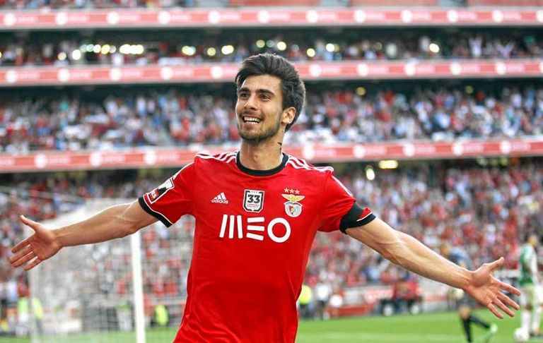 أندريه جوميز لاعب بنفيكا وبرشلونة السابق جواو فيليكس أغلى لاعب في تاريخ بنفيكا