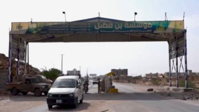 محافظ شبوة عوض بن الوزير العولقي في مدينة عتق