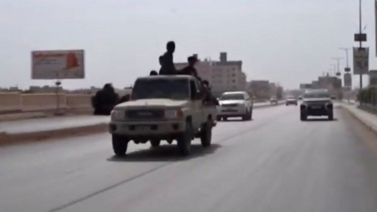 محافظ شبوة عوض بن الوزير العولقي في مدينة عتق