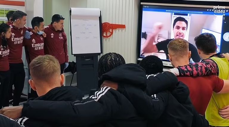 حديث أرتيتا مع لاعبي أرسنال