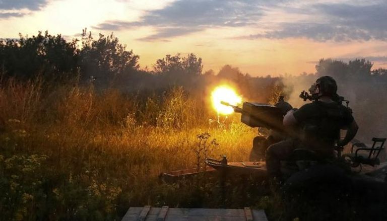 جندي أوكراني يواجهة هجوم روسي بمنطقة خاركيف-رويترز