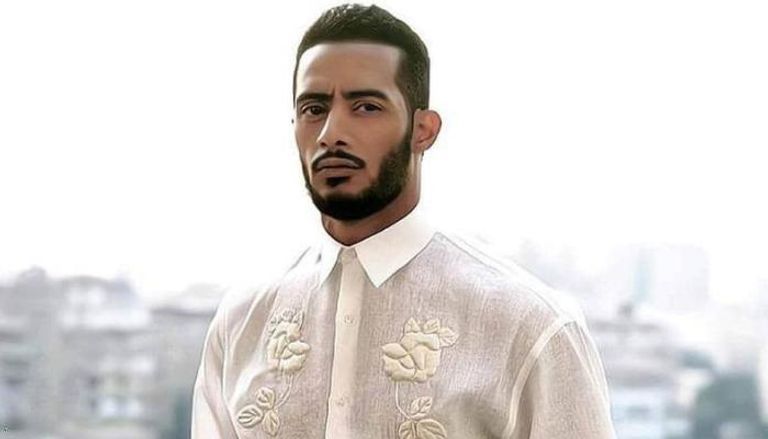 الفنانة سميرة عبدالعزيز