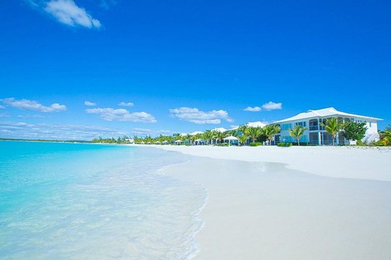 راديو بيتش أحد شواطئ جزر البهاما شواطئ جزر البهاما.. 5 روائع على البحر الكاريبي