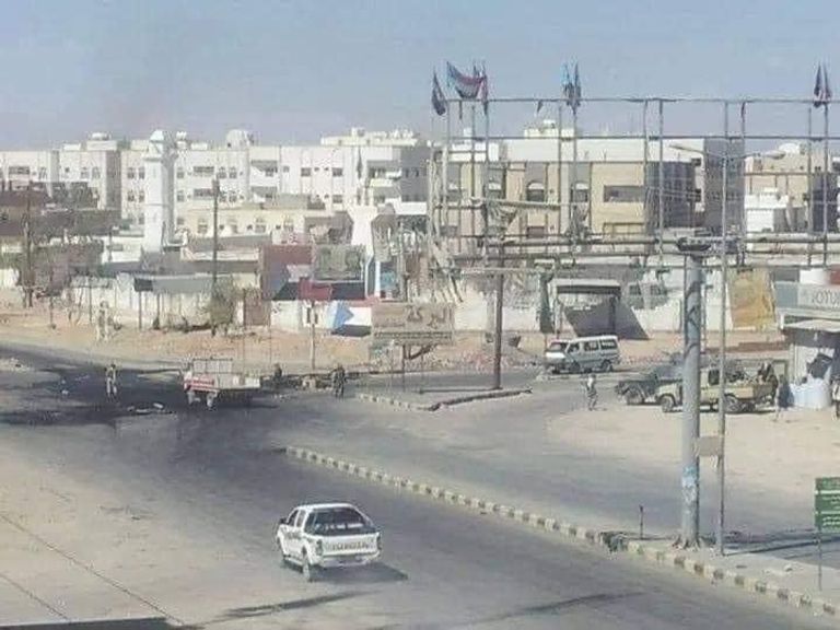 عبث الإخوان وحرب شوارع داخل مدينة عتق مقر قيادة القوات الخاصة بقبضة العمالقة بعد أن كان تحت سيطرة الإخوان