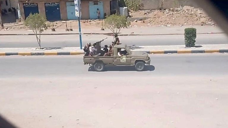 مقر قيادة القوات الخاصة بقبضة العمالقة بعد أن كان تحت سيطرة الإخوان