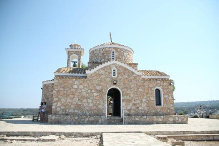 Samostan Profitis Elias je eno najboljših krajev za obisk na Santoriniju