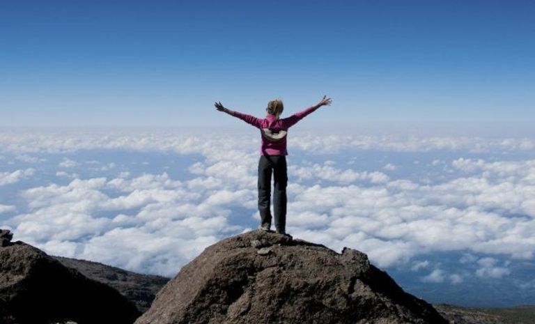 تسلق جبل كليمنجارو أحد رحلات السفاري في تنزانيا أجمل رحلات السفاري في تنزانيا "أرض الأساطير"