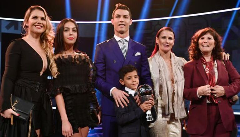 كريستيانو رونالدو وعائلته