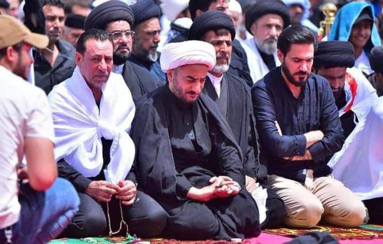 أنصار الصدر خلال صلاة الجمعة الثانية في المنطقة الرئاسية 