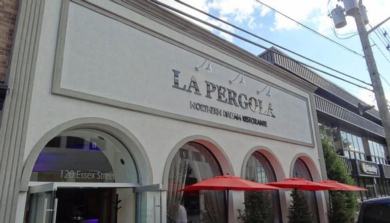 مطعم La Pergola