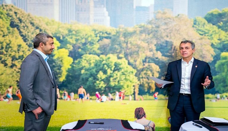 جانب من لقاء إيجناتسيو كاسيس والشيخ عبدالله بن زايد آل نهيان