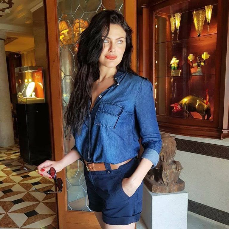 الفنانة التونسية دارين حداد