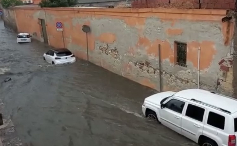 آثار العواصف في جنوب إيطاليا