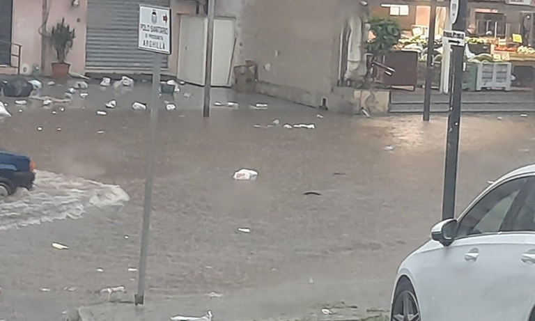 آثار العواصف في جنوب إيطاليا