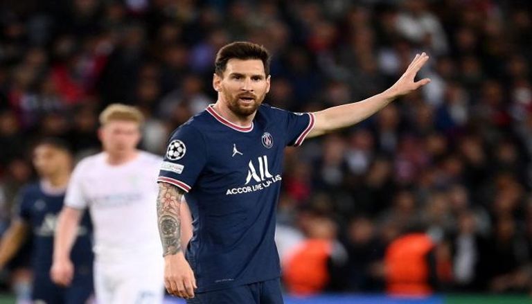ليونيل ميسي في دوري أبطال أوروبا 2022 ليونيل ميسي يحمل الكرة الذهبية 2021