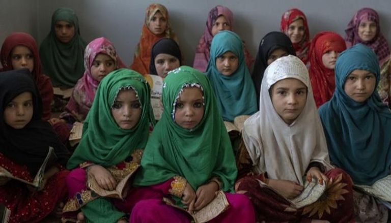 فتيات أفغانيات في أحد مساجد كابول