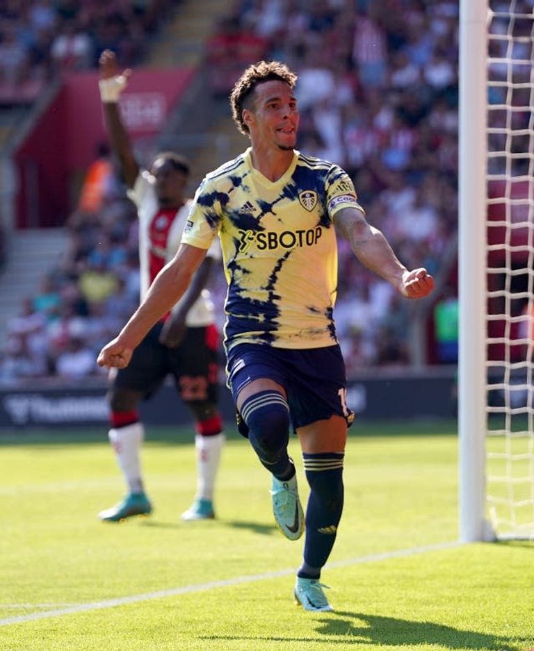 رودريجو لاعب ليدز يونايتد هداف الدوري الإنجليزي ميتروفيتش لاعب فولهام