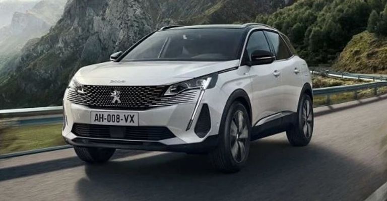 السيارة بيجو 3008