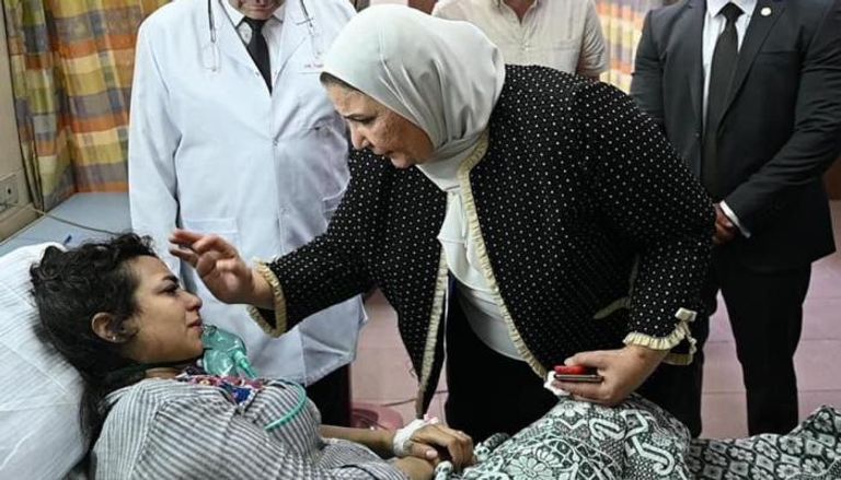 وزيرة التضامن الاجتماعي في مصر تزور ضحايا الحريق
