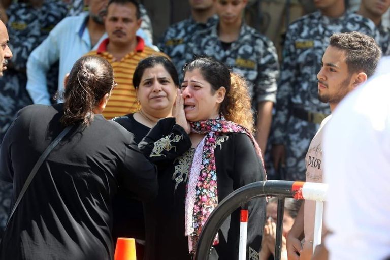 بكاء أسر ضحايا الكنيسة سيدة من أسر ضحايا حريق كنيسة إمبابة