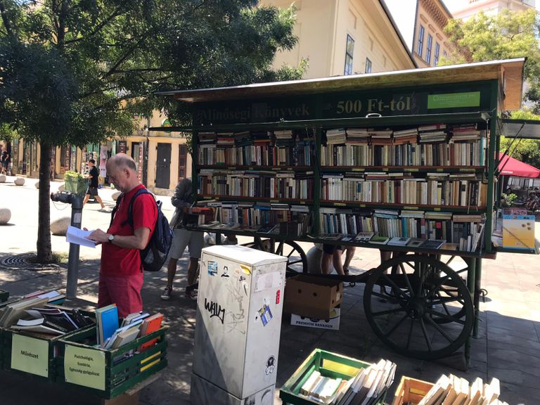 أحد أكشاك الكتب في بودابست
