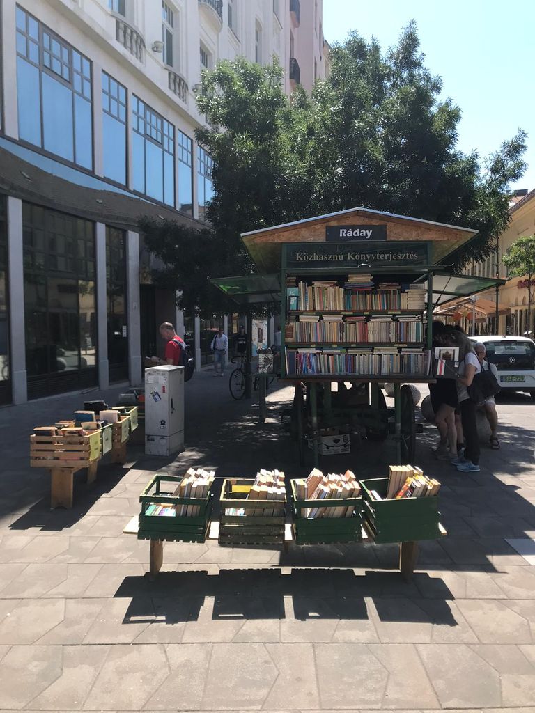 أحد أكشاك الكتب في بودابست