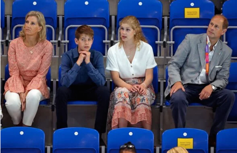 العاهل الإسباني وأسرته في مايوركا