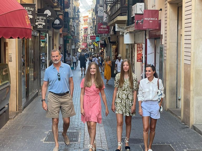 العاهل الإسباني وأسرته في مايوركا