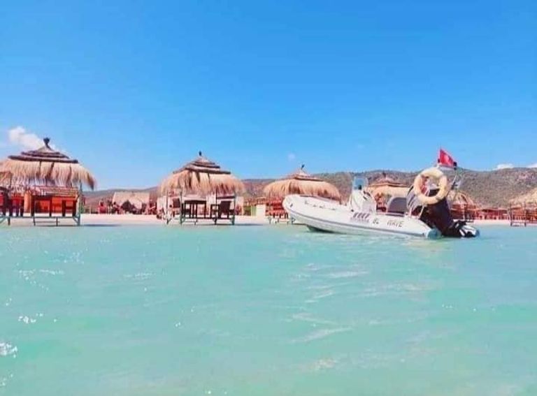 شاطئ غار الملح - أرشيفية