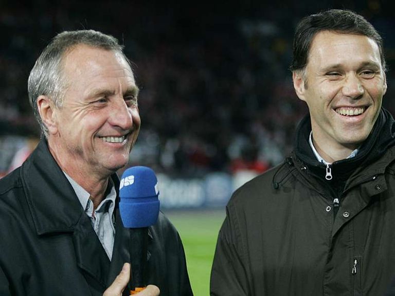 فان باستن مع يوهان كرويف فريق برشلونة الإسباني