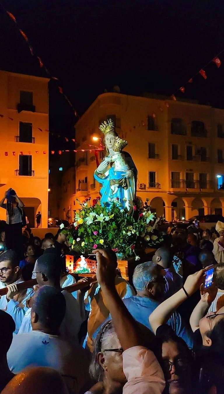 صورة لموكب خروج "مادونا" أمس الإثنين