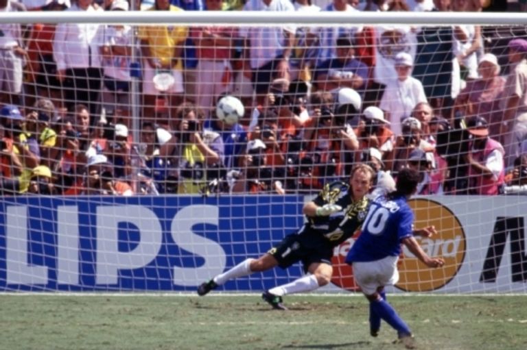 الركلة المهدرة لروبرتو باجيو نجم إيطاليا أمام البرازيل في نهائي كأس العالم 1994 حسرة روبرتو باجيو نجم إيطاليا في كأس العالم 1994