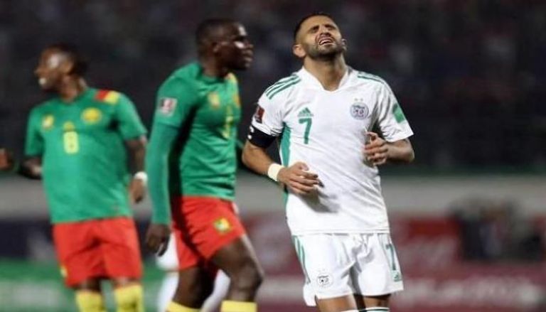 رياض محرز لاعب منتخب الجزائر ضد الكاميرون