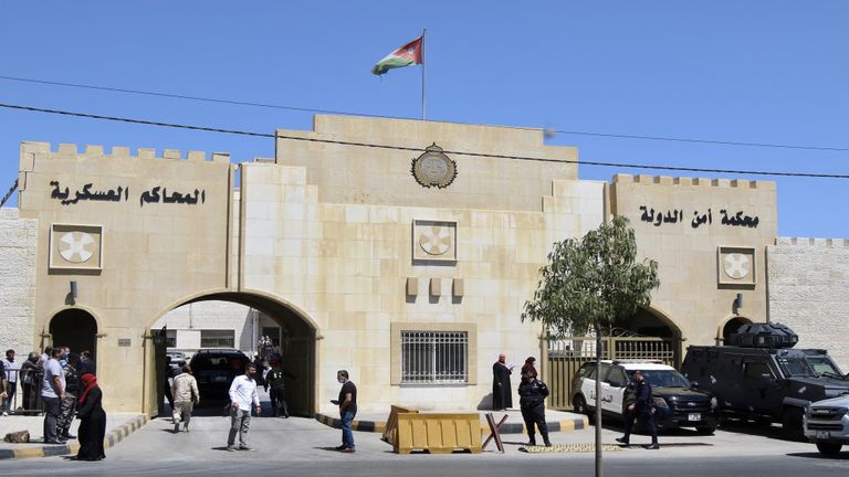 طرد بريدي - أرشيفية