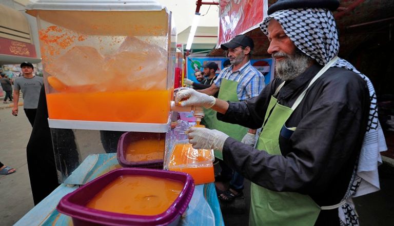 جانب من إعداد الوجبات في اعتصامي بغداد