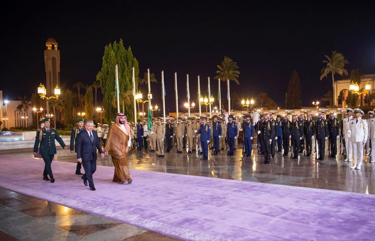 ولي العهد السعودي يستقبل الرئيس الأوزبكي