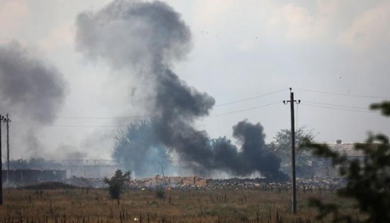 دخان جراء انفجار بمستودع ذخيرة روسي في القرم